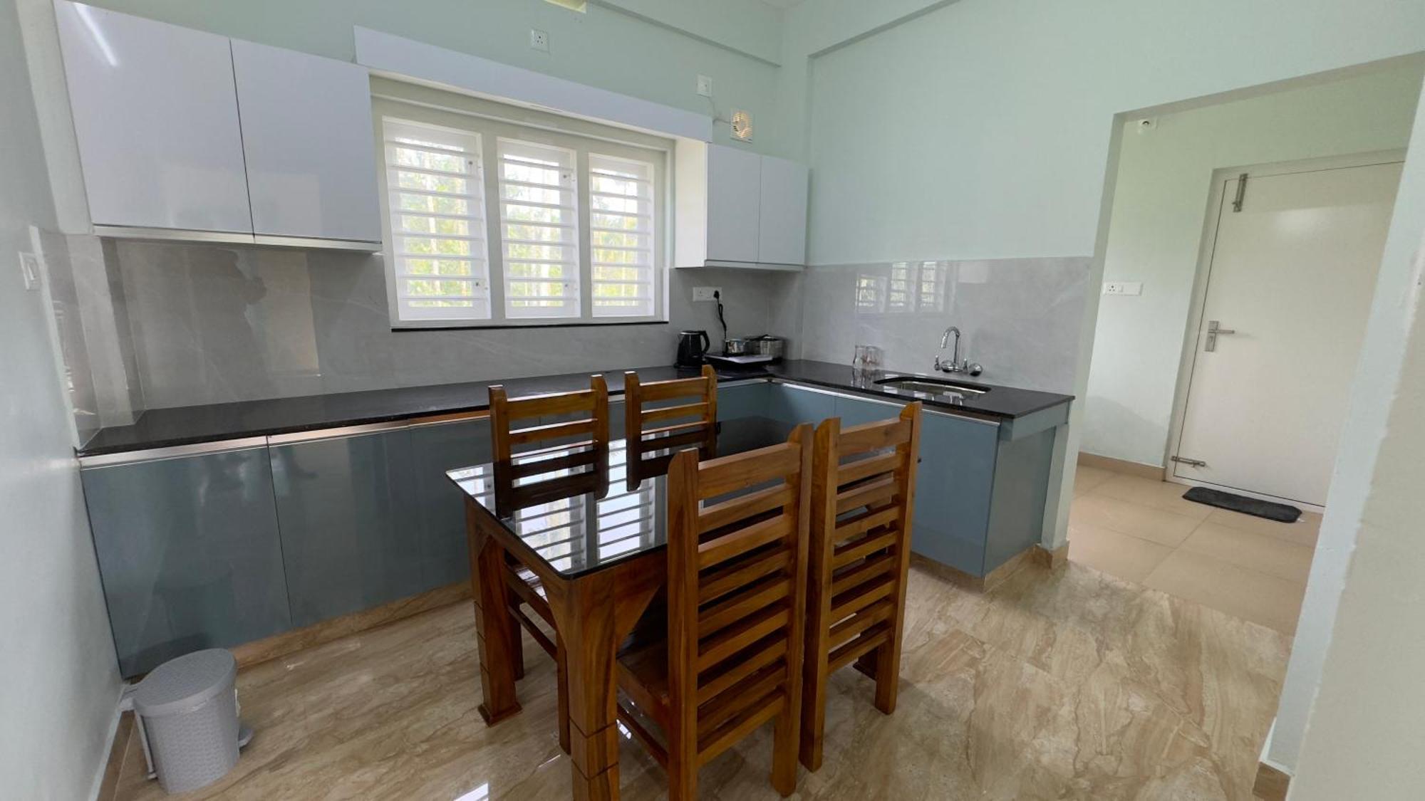 The Karlyle Homestay Vaduvanchal Екстериор снимка