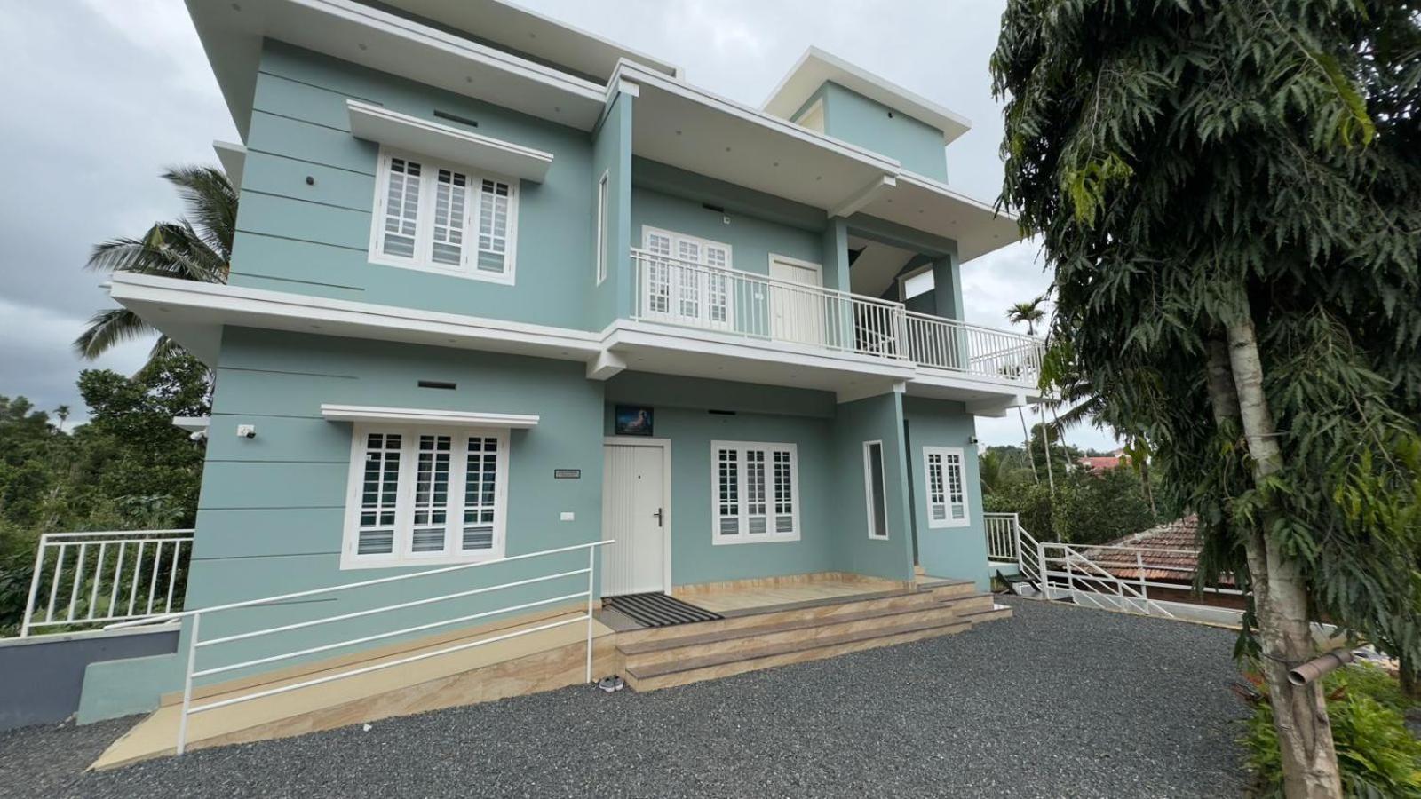 The Karlyle Homestay Vaduvanchal Екстериор снимка